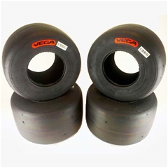 Vega VAH Red 4.60/7.10 Tire Set